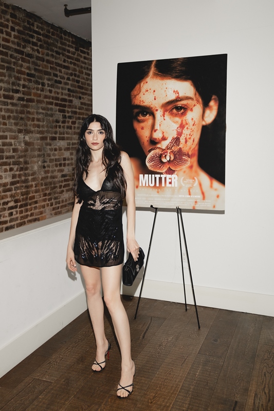 Seventyfour Films, Alphan E�eli'nin Yazip Yönetti�i, Ba�rolünde Hazar Ergüçlü'nün Yer Aldi�i Mutter: Bir Annenin Hat�ra Defteri Filminin Tribeca Festivali'ndeki Dünya Prömiyerini Özel Bir Geceyle Kutladi